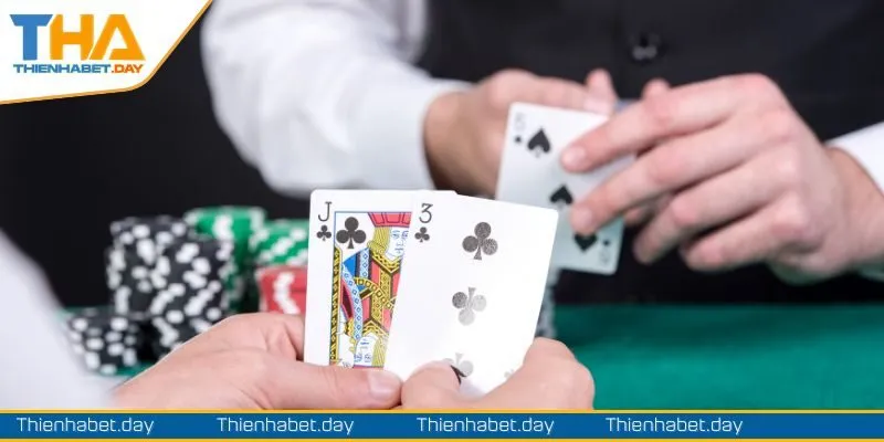 Một số ưu điểm và hạn chế khi học cách chia bài Poker